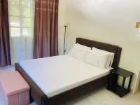 Olympia Travellers Inn Hoteles cerca de The Sunken Cemetery