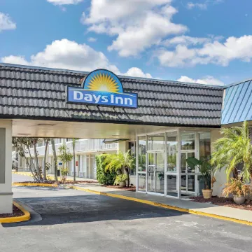 Days Inn by Wyndham Titusville Kennedy Space Center