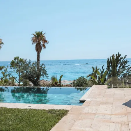 Drymades Inn Resort Отели рядом с достопримечательностью «Пляж Паласа»