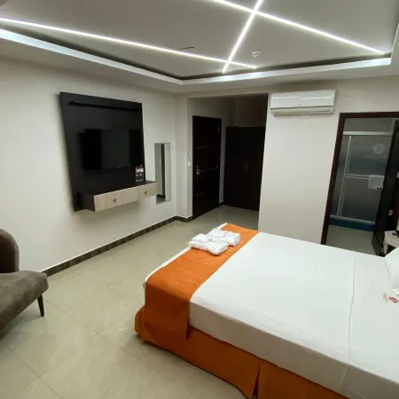Britney Hotel Machala