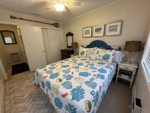 Two bedroom bungalow - Old FL Beach Cottage - Gulf Side - Ground Level