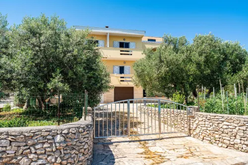 Apartment by the Sea and with Beautiful View, 2 Bedrooms, 4 Persons