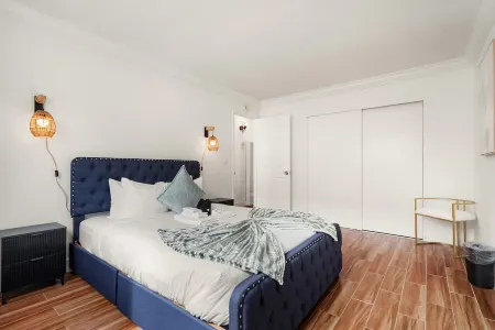 Stunning 2BR w/Ocean, Mountain & Sunset Views