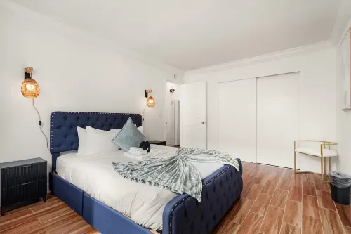 Stunning 2BR w/Ocean, Mountain & Sunset Views