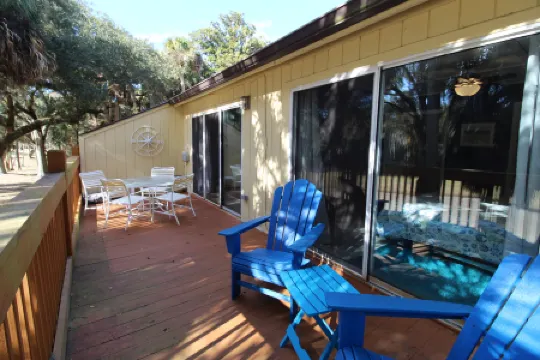 Ocean Ridge Amenities and Golf Course Views - Charming Coastal Retreat