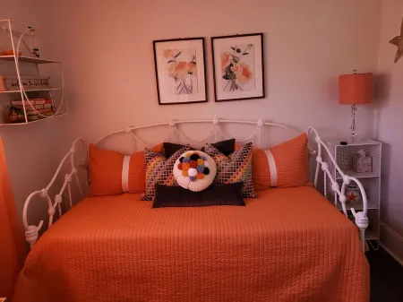 Charming 2-bedroom vintage cottage with WiFi, a/c, and other popular amenities.