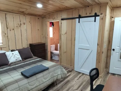 Charming bungalow in marvelous Parsons with AC Các khách sạn ở Parsons