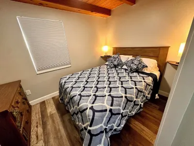 Cottage 32: Flamingo Bungalow - Waterfront Lodging in Downtown Tavares, FL