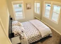 GrayHouse, peaceful Ponca City with AC, WiFi Pet friendly w/fee, lots of parking