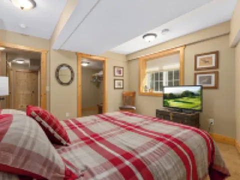 Beautiful 5-bedroom house in Enchanting Crosslake -Pontoon Incl with 7 day stay! Hotels in Crosslake