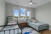 Summer Breeze beach and boaters retreat. Brand new house with tons of activities Hotels in Carteret County