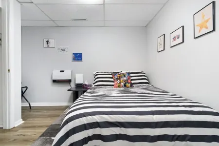 "Note"able Nook Suites Отели рядом с достопримечательностью «Alpha Xi Delta»