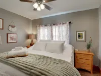 Aunt Lele's Cozy Cottage Hotels in Quincy