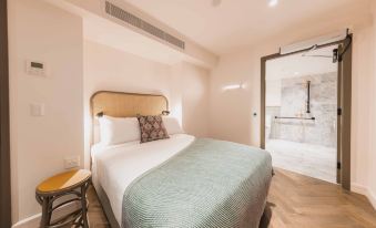 The Sarah by Urban Rest