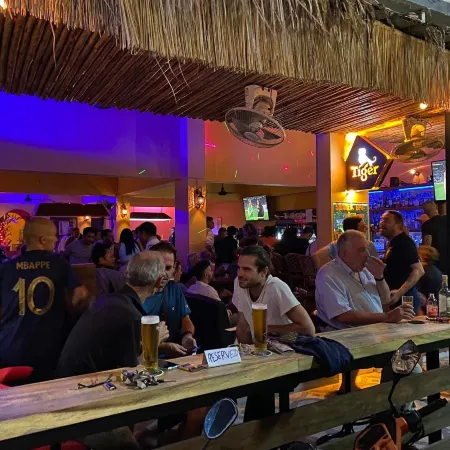 Holiday Phangan - Hostel & Bar