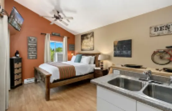 Industrial Old Town Bungalow W/ Free Cruiser Bikes Hotels in 