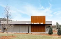 Tangerine Motel - parking