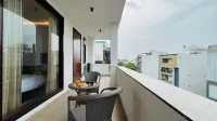 BluO 3BHK Golf Course Road Balcony Lift