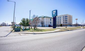Ark Suites By OYO Jonesboro I-555