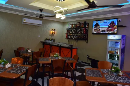 Absor Royal Hotel Отели в г. Кофоридуа