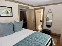 Charming 3-bedroom cottage with WiFi and AC in Hot Springs バスのホテル