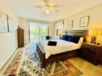 Lake House with Hot Tub - Birding Paradise Отели рядом с достопримечательностью «Уайтуотер Спринг Уотер»