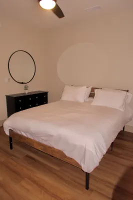 The Maple Suite Hotels near Saunders Springs Nature Preserve
