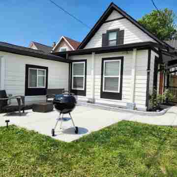 Sunny Blue: 4 BR, 2 En-suites, Hip Fountain Square Hotel Exterior