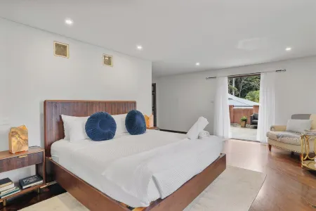 LUXE THIRROUL RESORT HOME, POOL, SPA, HOME THEATER ROOM SLEEPS 12