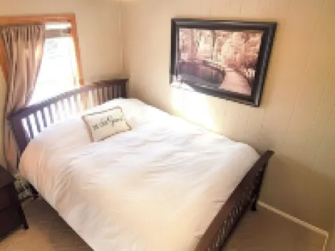 Cozy & Clean Loft Near Lake Michigan – Ideal for Work & Play! Hotels in Escanaba