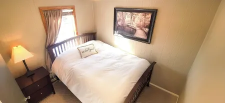 Cozy & Clean Loft Near Lake Michigan – Ideal for Work & Play!