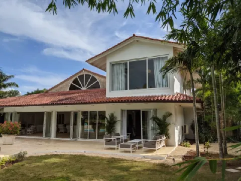 Punta Aguila Spectacular 4 Bdr / 6 Bath Free Golf Cart  Chef and Waiter Included Отели в г. 