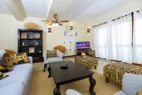 Blue Bay Cove - Beach Side Apartment