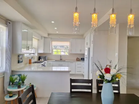 Cozy 2-bedroom apartment in lovely Rendezvous with AC, WiFi