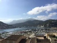 Sea front apartment with spectacular views over the harbor (AC, WIFI and SAT TV)