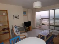 3 room apartment with direct access to Bonne Source beach
