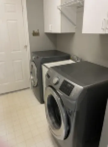 Spacious 4 Bedroom House Closed to Masonville UH UWO