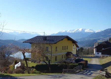 Apartment for up to 4 people with stunning views of Lake Millstatt