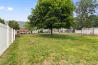 Stylish, Relaxing & Comfy 3 BDR Home. 2 minutes to Lake Compounce