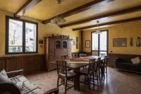 Villa Cavalieri in Vedriano with a panoramic view of the Reggio Emilia hills Hotels in Canossa