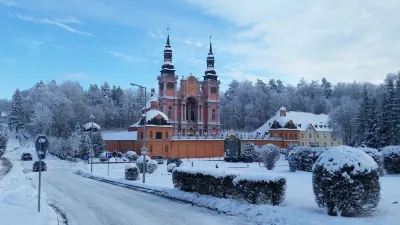 Small yellow villa in Masuria (apartment WEST in the attic) Hotels in 