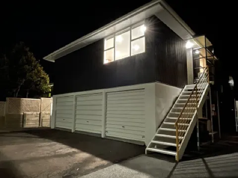 Plymouth Central City 2 Bedroom Apartments 酒店