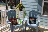 Annie's Cottage- A Peaceful Summer Getaway in Bay St. Louis!  Adjustable Queens