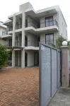 2 bedroom apartment with pool Hotels in 
