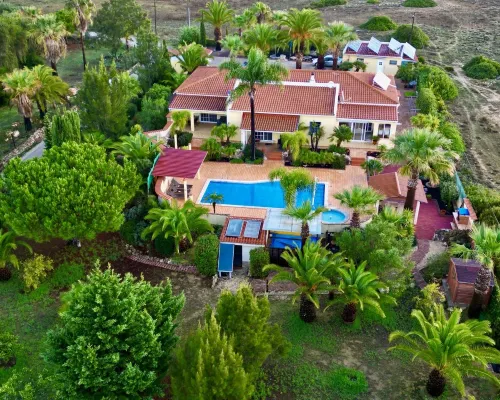 Apartment with pool in a quiet location and beautiful garden Hotels in Budens