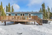 Spacious Mtn Cabin- with HOT TUB, Game room, Skiing, rafting, views and more!