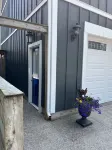 Blue Door upper apartment with King Bed
