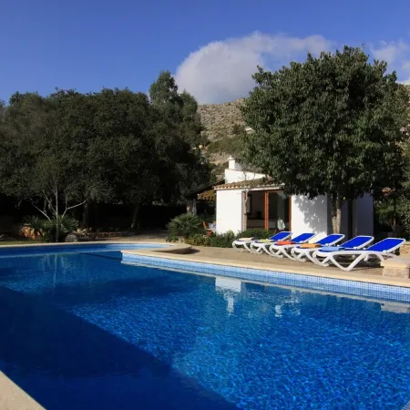 Family friendly villa with optional pool gate , close to Pollensa and the beach.