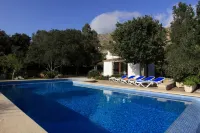 Family friendly villa with optional pool gate , close to Pollensa and the beach.