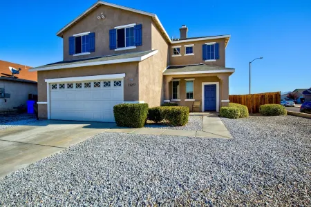 Cozy and Family Friendly Spacious 5 Bedroom Home